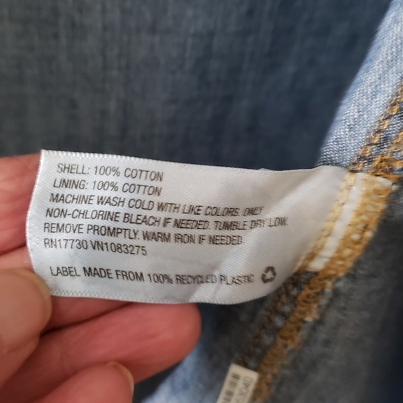 Universal Threads Long sleeve button down jean blouse size XS - Picture 5 of 5